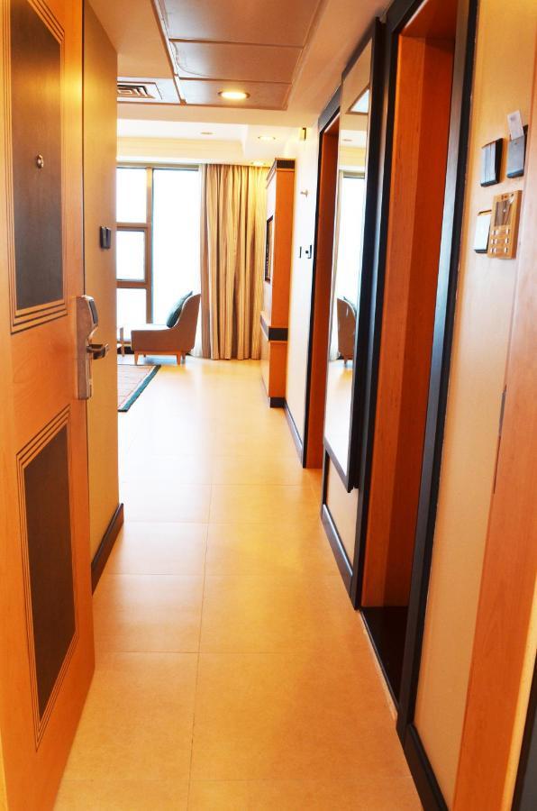 Nooh Tower Apartment Al Hidd Екстериор снимка