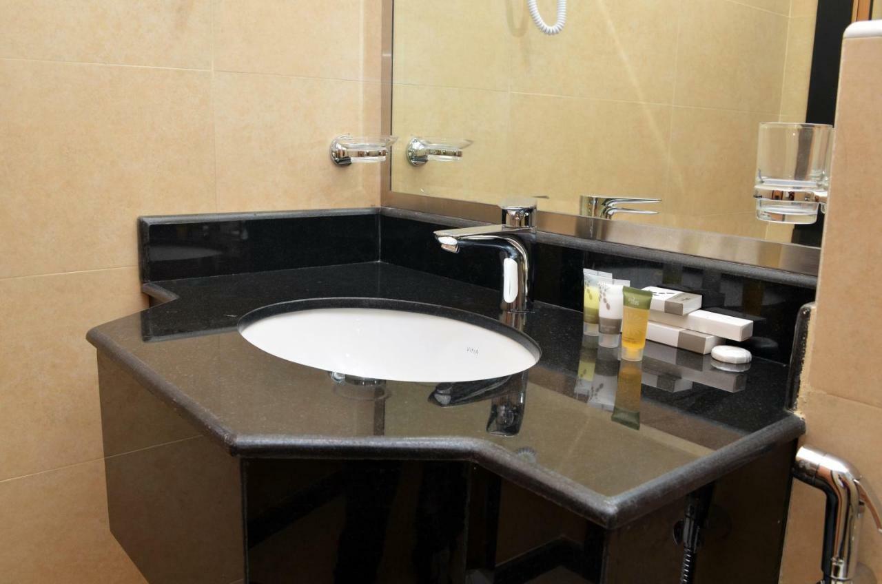 Nooh Tower Apartment Al Hidd Екстериор снимка