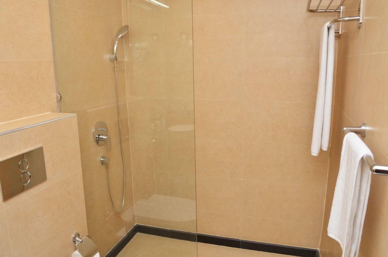 Nooh Tower Apartment Al Hidd Екстериор снимка